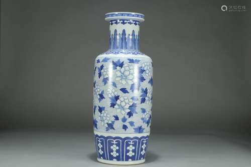 A Chinese Porcelain Blue&White Floral Vase