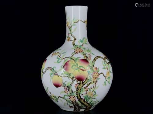 A Chinese Porcelain Famille Rose Oblate Vase