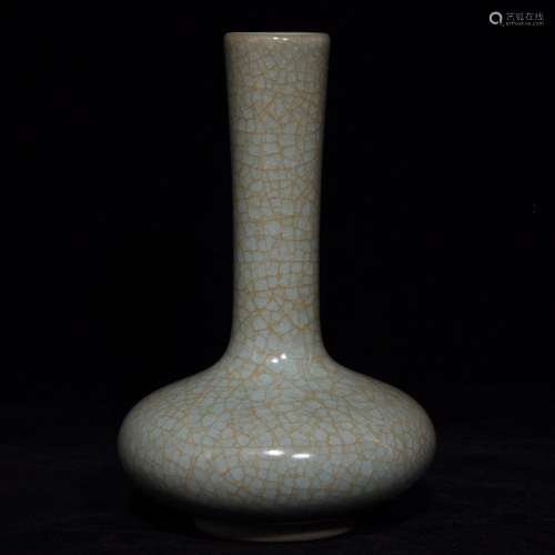 A Chinese Porcelain Ru Kiln Vase