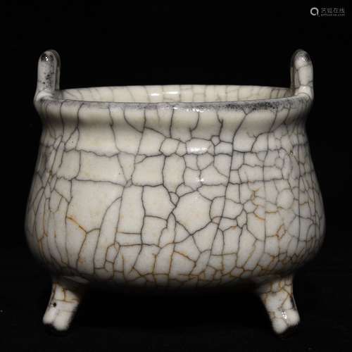 A Chinese Porcelain Ge Kiln Censer