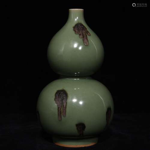 A Chinese Porcelain Longquan Kiln Gourd Vase