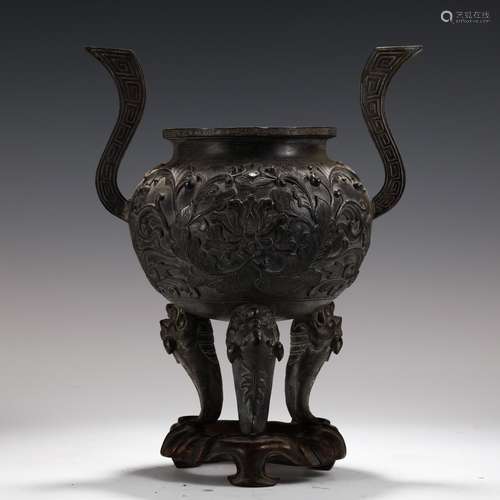 A Chinese Bronze Censer With Flower Pattern