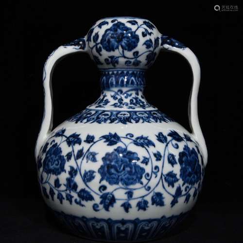 A Chinese Porcelain Blue&White Floral Garlic Vase