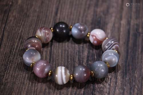 A Chinese Agate Bracelet