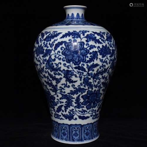 A Chinese Porcelain Blue&White Floral Meiping Vase