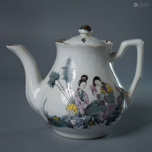A Chinese Famille Rose Figure Painted Porcelain Tea Pot