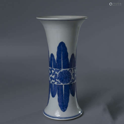A Chinese Blue and White Floral Porcelain Flower Vase