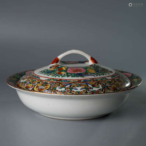 A Chinese Guangcai Porcelain Soup Plate