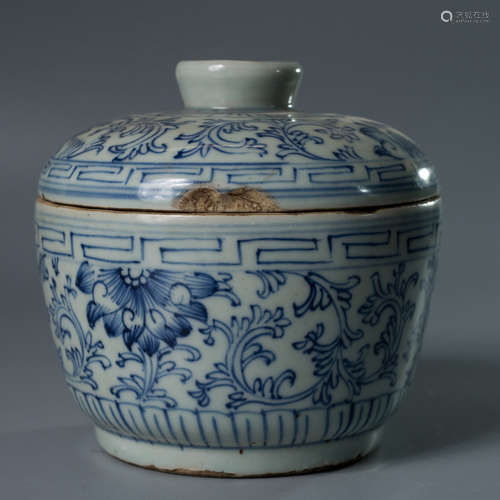 A Chinese Blue and White Twining Lotus Pattern  Porcelain Jar