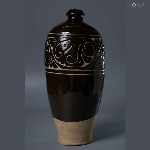 A Chinese Black Glaze Porcelain Plum Bottle