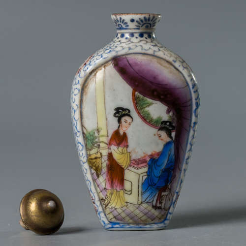 A Chinese Enamel Figure Painted Porcelain Snuff Bottle