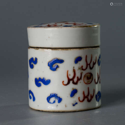 A Chinese Famille Rose Porcelain Box