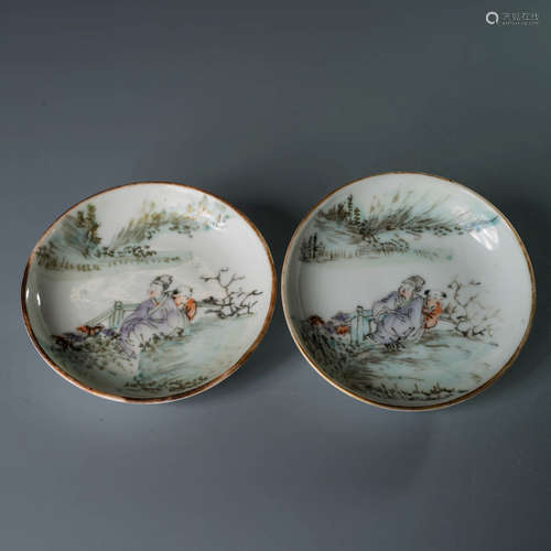 A Pair Of Chinese Figure Painted  Light-Reddish-Purple Porcelain Plates