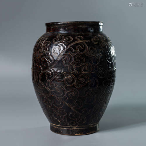 A Chinese Black Glaze Porcelain Jar