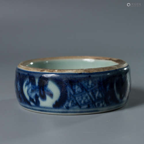 A Chinese Blue and White Floral Porcelain Inkstone