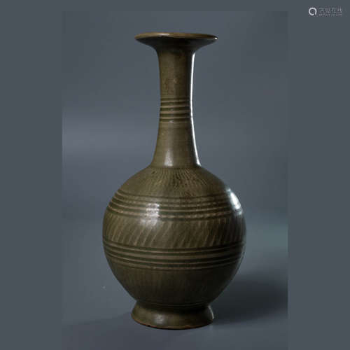 A Chinese Yue Kiln Celadon Porcelain Vase