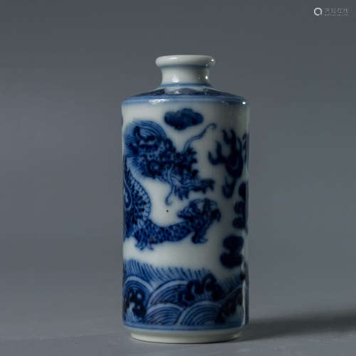 A Chinese Blue and White Dragon Pattern Porcelain Snuff Bottle