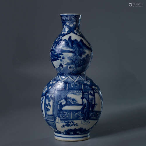 A Chinese Blue and White Figure Painted Porcelain Gourd-shaped Vase