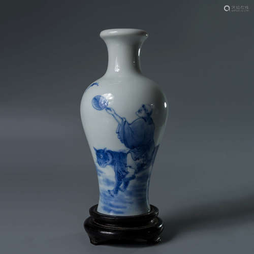 A Chinese Blue and White Painted Porcelain Guanyin Vase