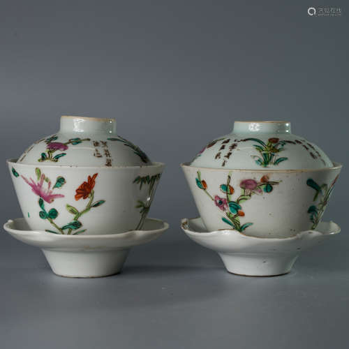 A Chinese Famille Rose Porcelain Bowl with Cover