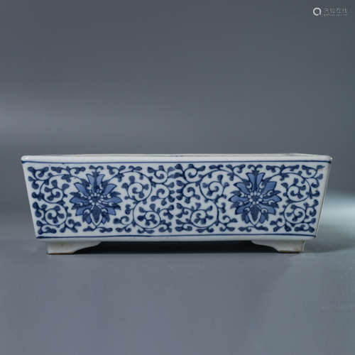 A Chinese Blue and White Twining Lotus Pattern  Porcelain Washer