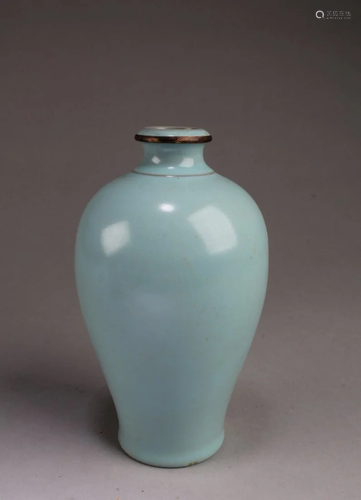 Chinese Ruyao Vase