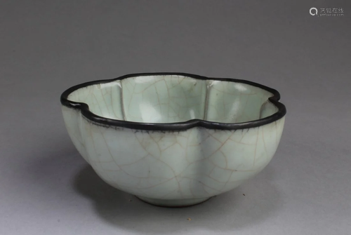 Chinese Crackleware Bowl