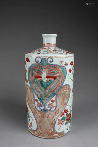 Chinese Wucai Porcelain Vase