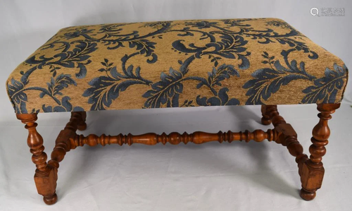 WILLIAM & MARY STYLE UPHOLSTERED BENCH: