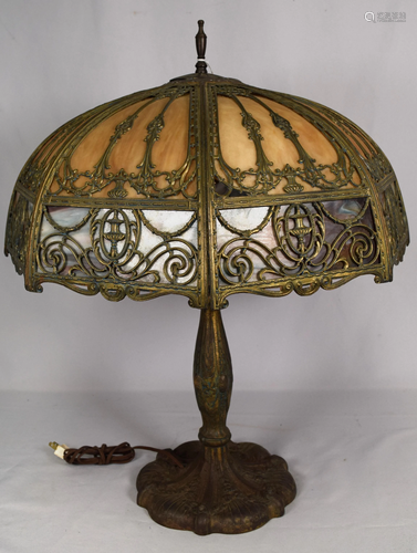 FILIGREE LEADED SLAG GLASS TABLE LAMP