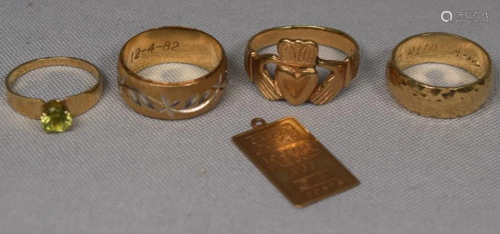 GROUPING OF FIVE GOLD JEWELRY ITEMS