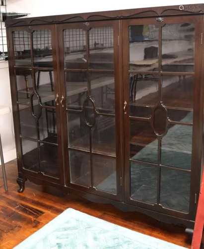 MAHOGANY TRIPLE DOOR BOOKCASE