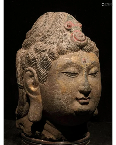 CHINA, TANG DYNASTY GILDED STONE HEAD OF BUDDHA