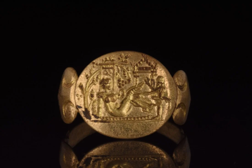 HELLENISTIC GOLD RING WITH LEDA AND THE SWAN - XRF