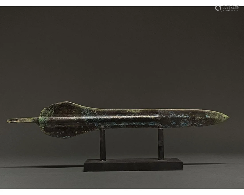 ANCIENT BRONZE DAGGER WITH SUPERB PATINA