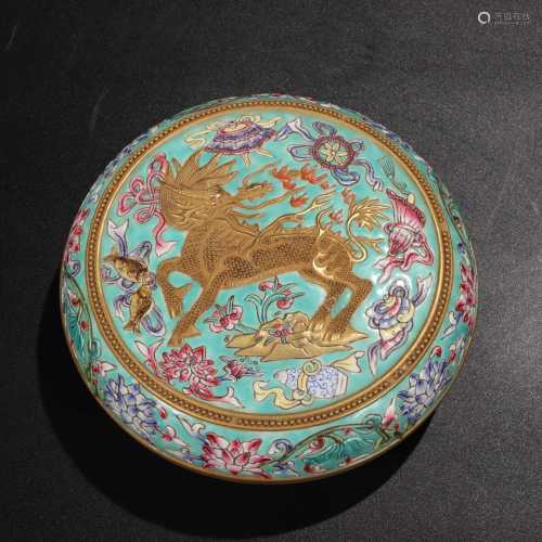 FAMILLE ROSE GREEN GROUND AND GILT 'QILIN' ROUND BOX WITH COVER