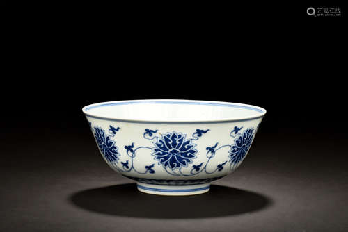 BLUE AND WHITE 'LOTUS FLOWERS' BOWL