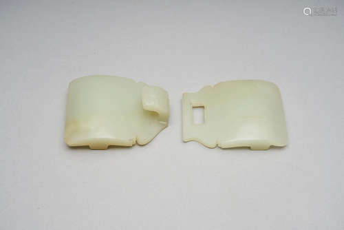 A pale-celadon jade 'tiger' belt buckle  Qing dynasty