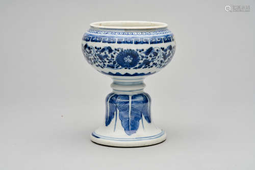 A blue-and-white 'chrysanthemum' stemmed bowl  Qing dynasty