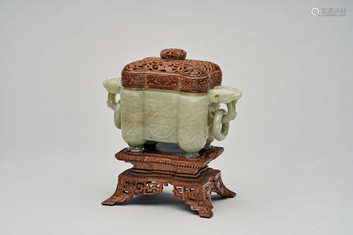 An archaistic celadon jade square censer  18th/ 19th century