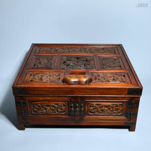 A HUANGHUALI JEWEL BOX CARVED WITH DRAGON PATTERN OF QING DYNASTY