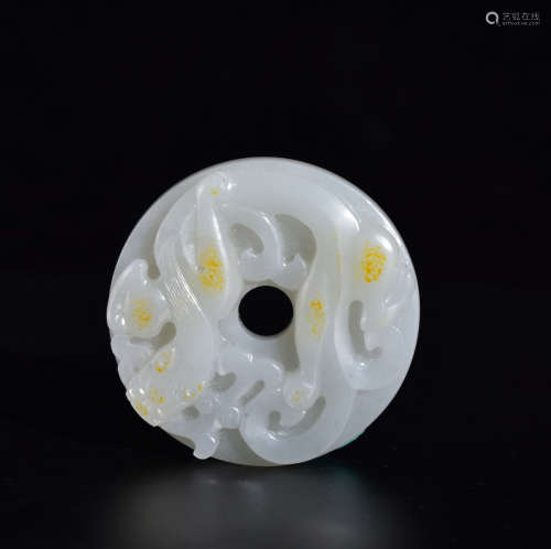 A WHITE JADE PLATE WITH DRAGON PATTERN