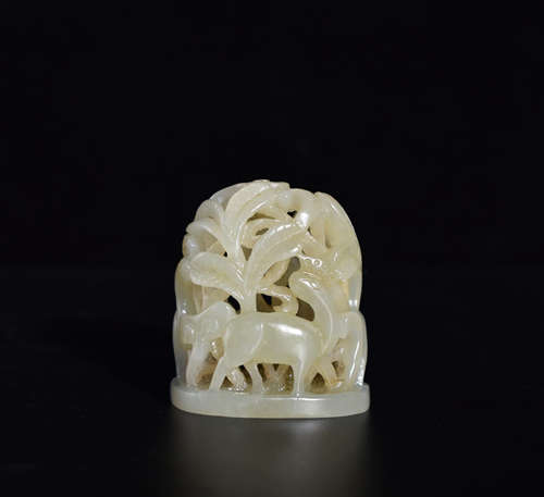 A WHITE JADE ORNAMENT