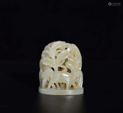 A WHITE JADE ORNAMENT