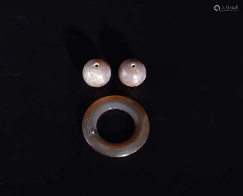 AN AGATE PEARLS AND A JADE RING