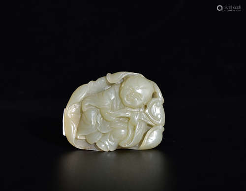 A WHITE JADE HAND PIECE SHAPED WITH CIVILIAN