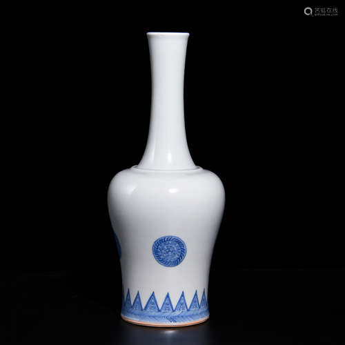 A BLUE AND WHITE BOTTLE WITH BALLS OF FLOWERS PATTERN