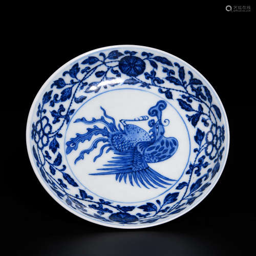 A BLUE AND WHITE PLATE WITH PHEONIX PATTERN