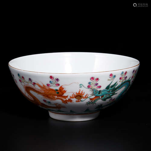 A POWDER ENAMEL BOWL WITH DRAGON PATTERN