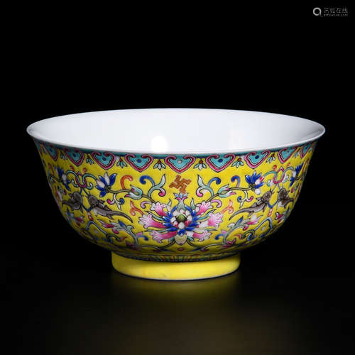 A POWDER ENAMEL BOWL WITH FLOWERS PATTERN